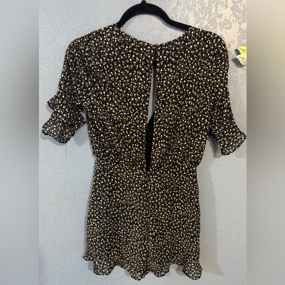 Storia Black and White Floral Romper-size Sm-NWOT - Picture 2 of 3